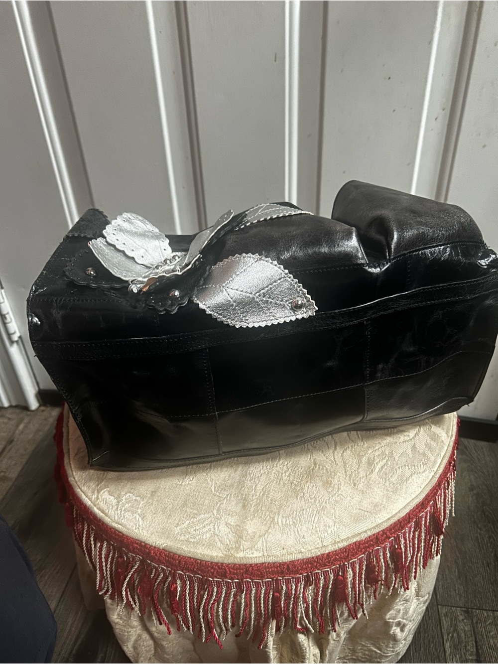 Vtg-Beverly Feldman Black Leather Women’s Shoulder Bag with Silver Leaf Accent - Picture 8 of 16